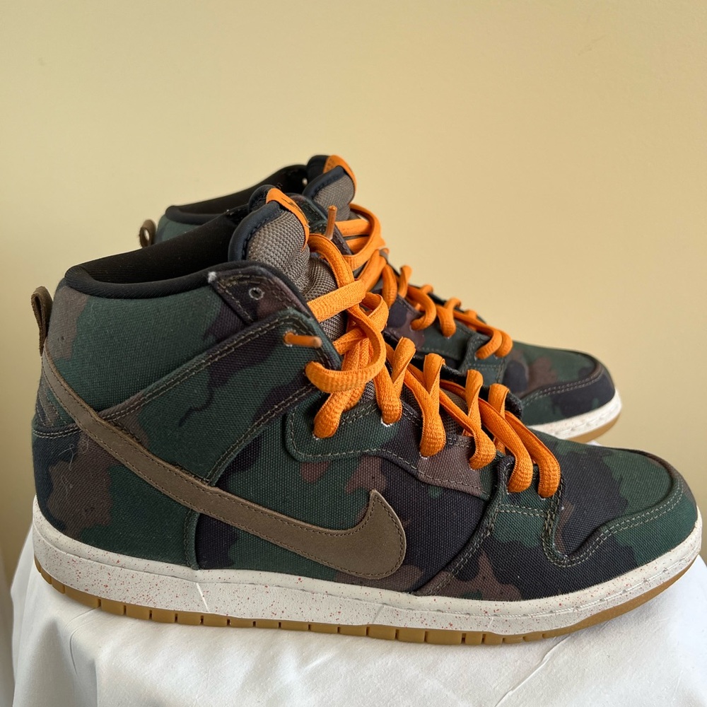 NIKE SB-DUNK HIGH SB FIVEONEO, SIZE 10, BLK/OLIVE KHAKI SUNSET,   *LIKE NEW*